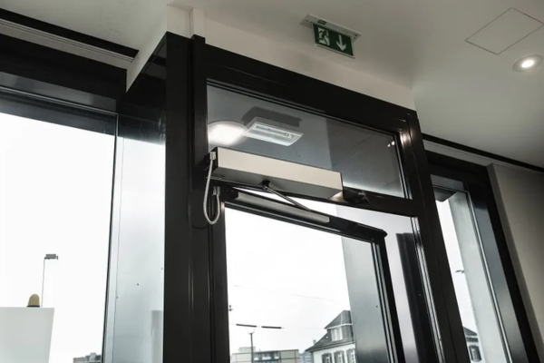 Vluchtdeuren en panieksluitingen: voldoen aan de eisen?